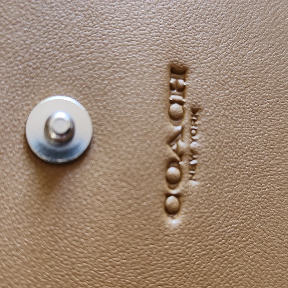 NWT Coach Sandy Beige Color Block Slim Tri-fold Leather Wallet 🤎🎁♥️ - Picture 8 of 16